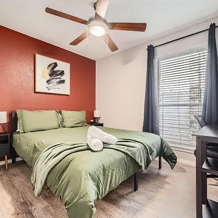 Chic 2B Getaway - 10Min To Dtwn - W/D, Pool, Prkg Appartement